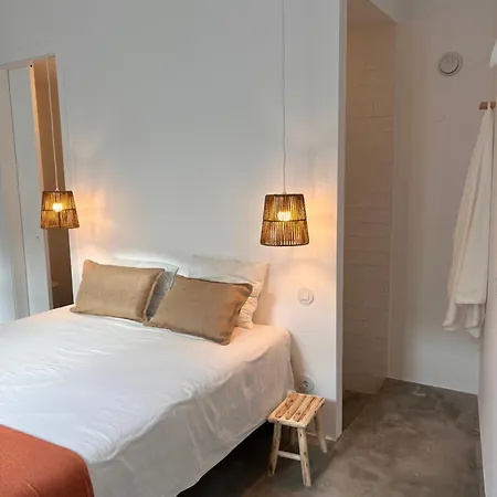 Nyaraló Oliveira Brava *